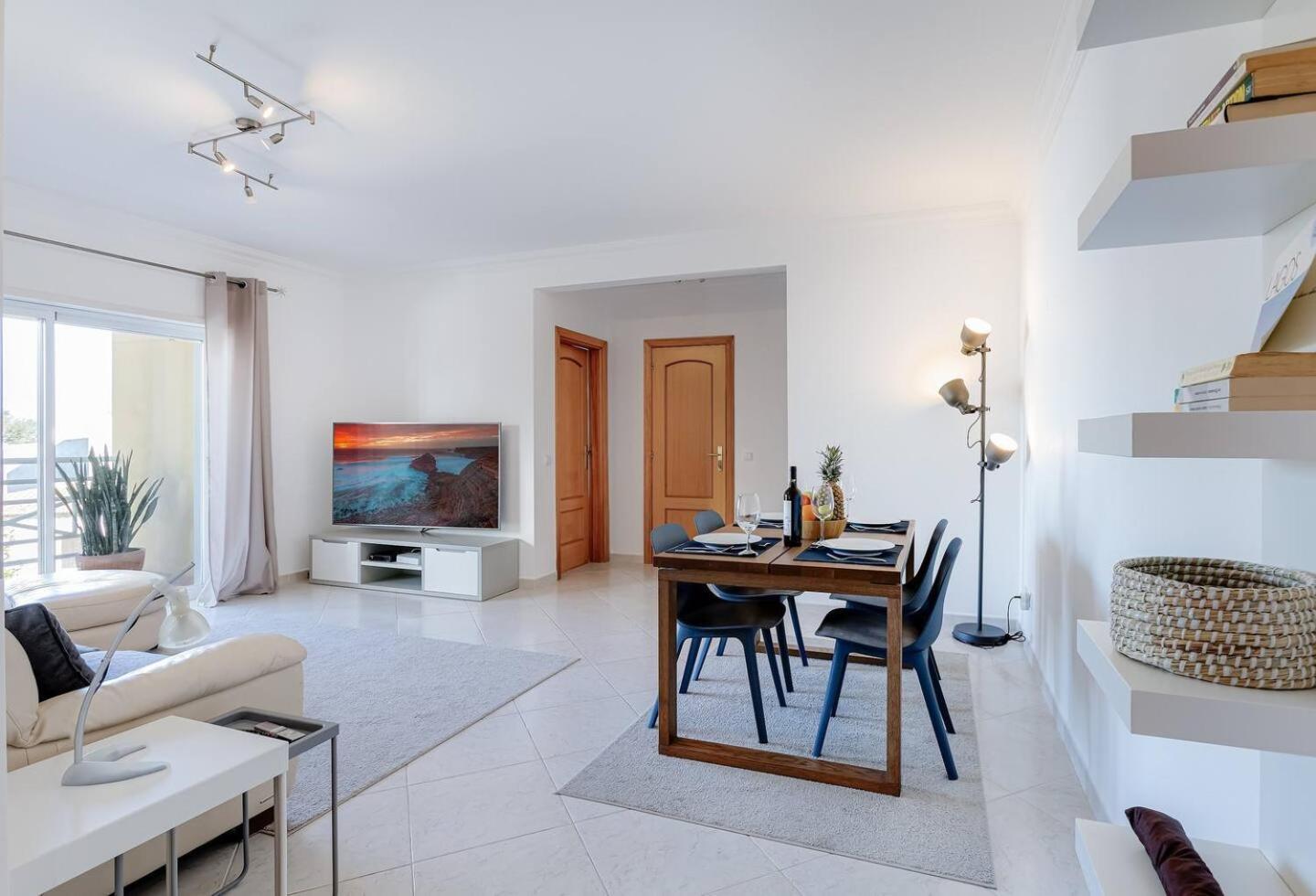 Lagos Beach Apartment *